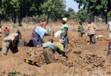 Golden Opportunities? The Socio-economic Footprint of Artisanal and Small-scale Gold Mining